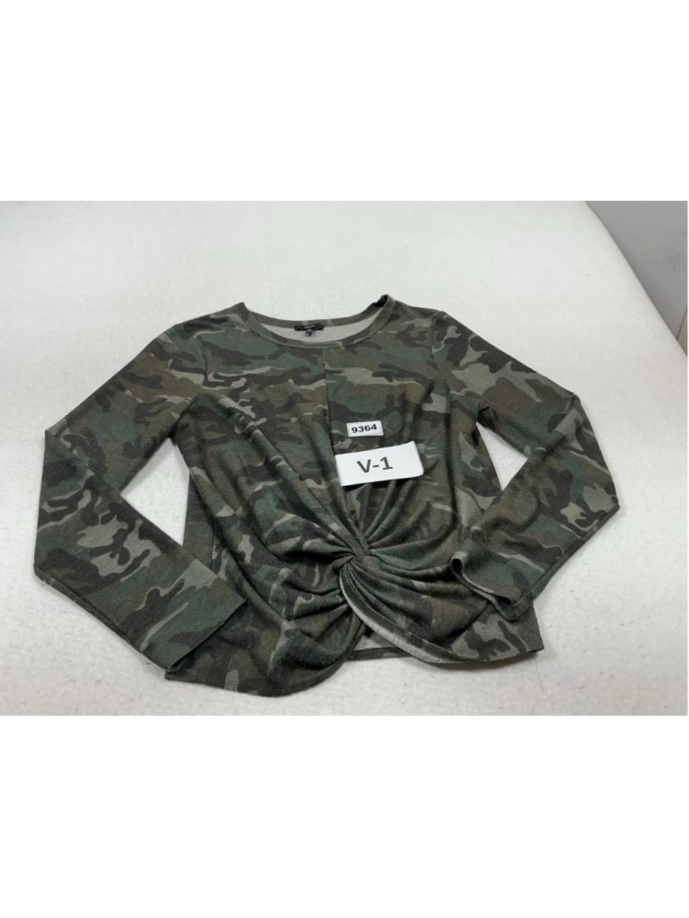 Womans Excellent Drew Camo Long Sleeve pullover Top Medium Green